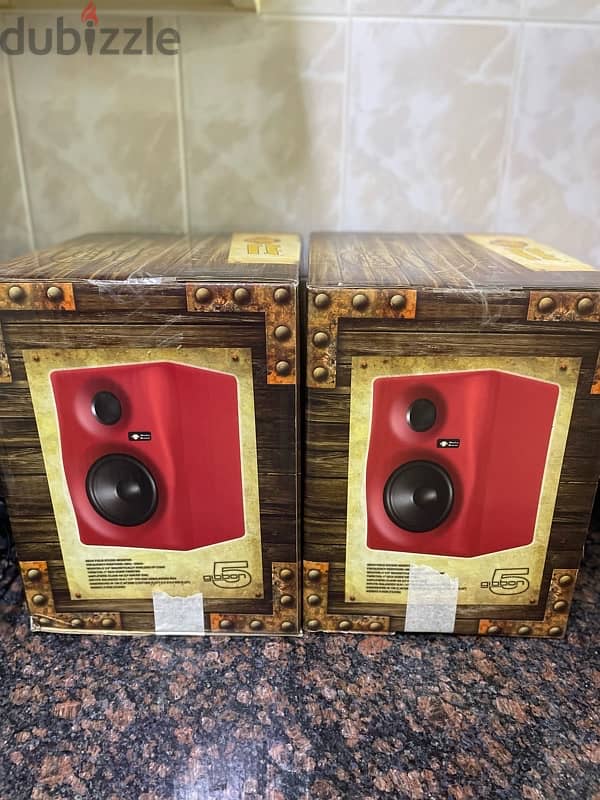 MONKEY BANANA GIBBON 5 (PAIR) STUDIO MONITOR & Focusrite Scarlett Solo 6