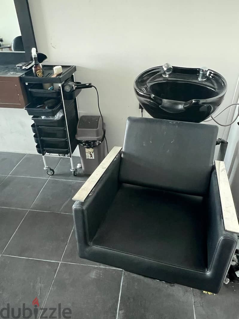 Fully Equipped Men'sSalon for Sale in Diyar Al Muharraq!  Ready to Go! 5