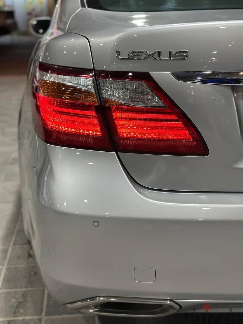 Lexus LS-Series 2012 LS 460 L 12