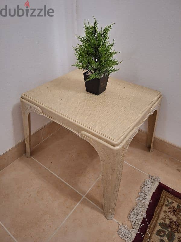 Center table size 20×22 inches  2 BD pickup juffair call WhatsApp 1