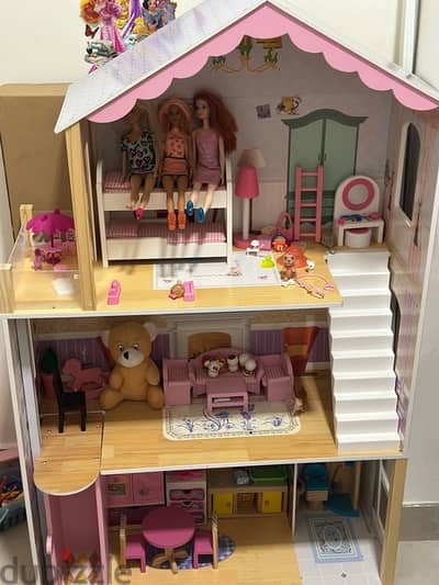 doll house and kitchen