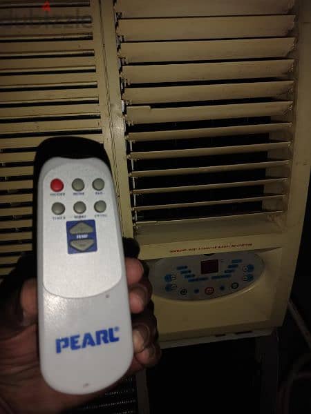 Window AC for sale with remote 2