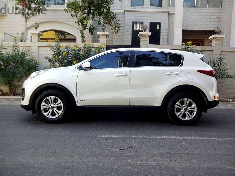 Kia Sportage GDI 2.4 L 2017 AWD White Well Maintained Urgent Sale 3