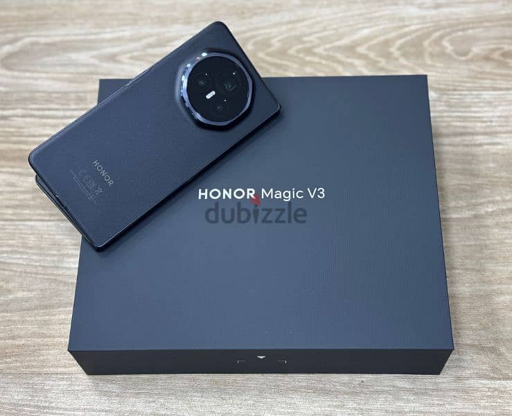 honor  magic V3 fold premium model just activated 2 days untouched 2