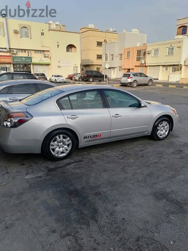 Nissan altima 2010 urgent for sale Watsap 33990572 0