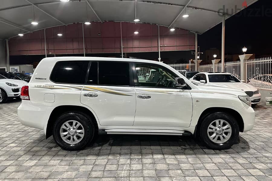 Toyota Land Cruiser 2011 GXR V8 13