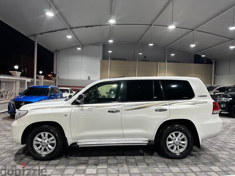 Toyota Land Cruiser 2011 GXR V8 14