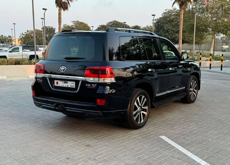 2018 model Toyota Land Cruiser  VXS 4