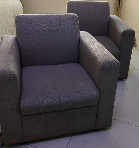 5 seater sofa good condtion family used 20 bd only 0