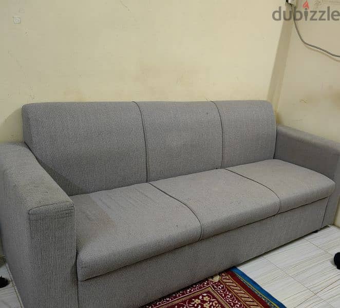 5 seater sofa good condtion family used 20 bd only 1