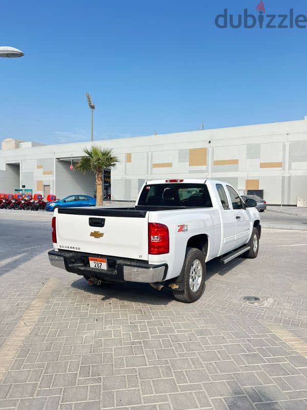 Chevrolet Silverado LT V8 2013 First Owner Low Millage Very Clean 4