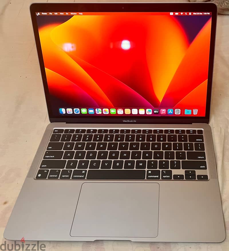 Apple MacBook Air 13-inch 2020 Apple M1 Chip / 8GB RAM / 256GB SSD 1