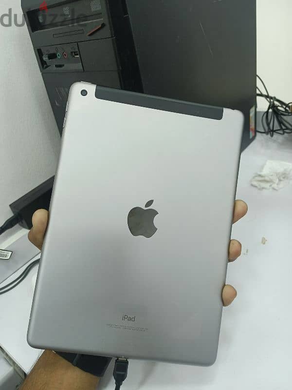 ipad 6th gen fresh condition no scratch 32gb LLA model with cellular 1