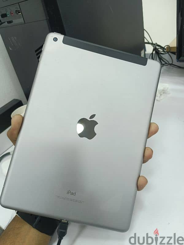 ipad 6th gen fresh condition no scratch 32gb LLA model with cellular 2