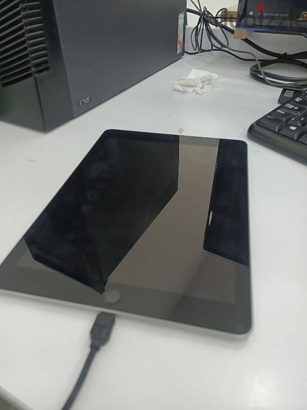 ipad 6th gen fresh condition no scratch 32gb LLA model with cellular 5