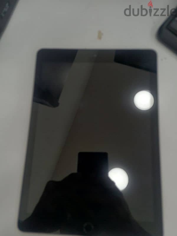 ipad 6th gen fresh condition no scratch 32gb LLA model with cellular 6