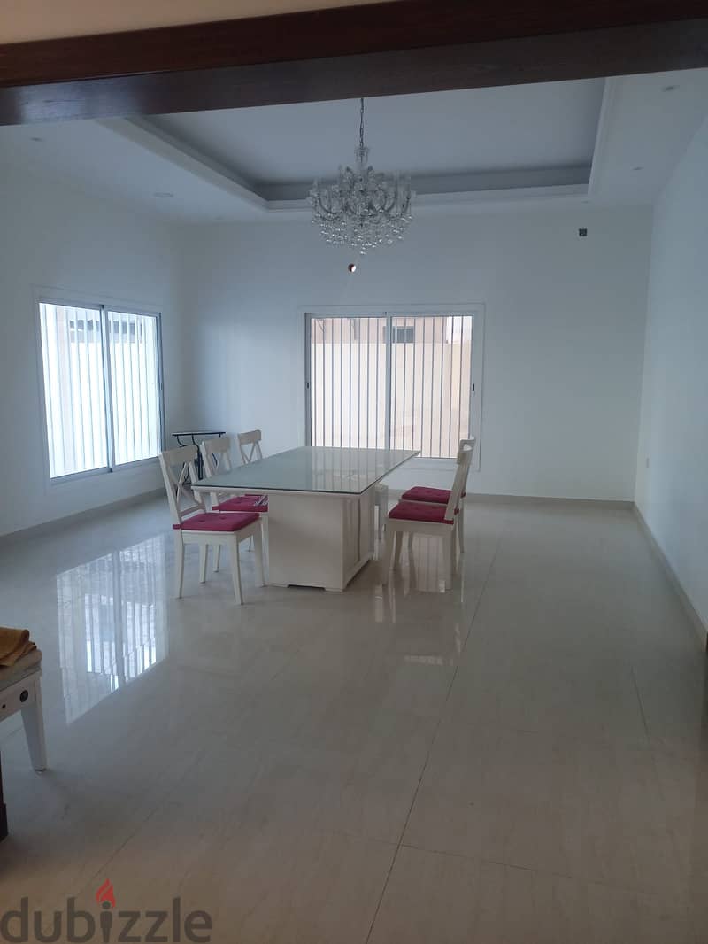 Villa 3rooms, bathroom, 1 closed kitchen, sala, dining area, big hall 4