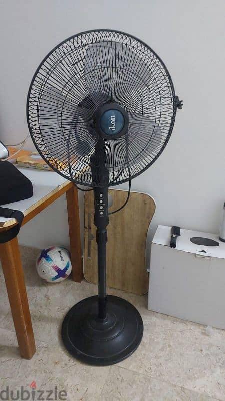 FAN WITH REMOTE 1