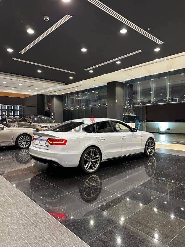 Audi A5 s-line Model  2015 4