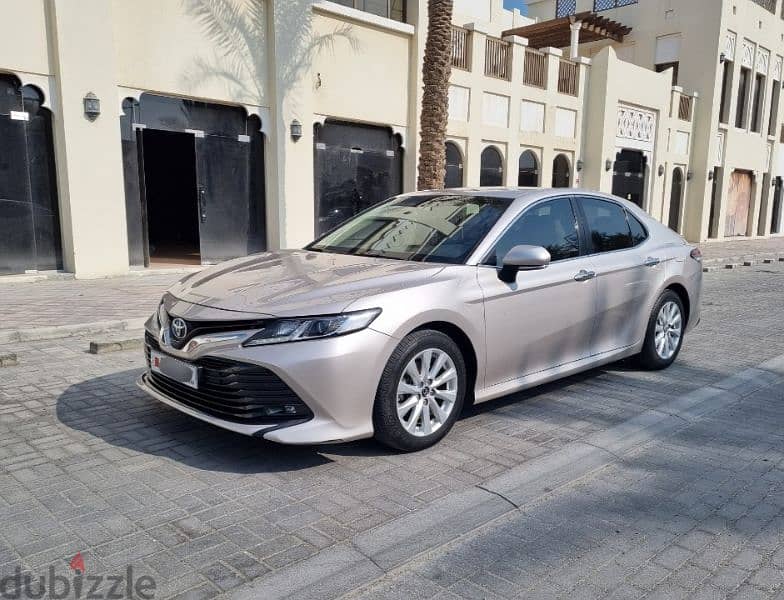 TOYOTA CAMRY GLE 2018 1