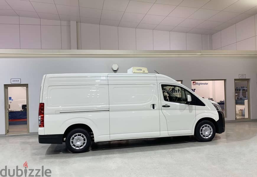 Toyota Hiace Bus Freezer 1