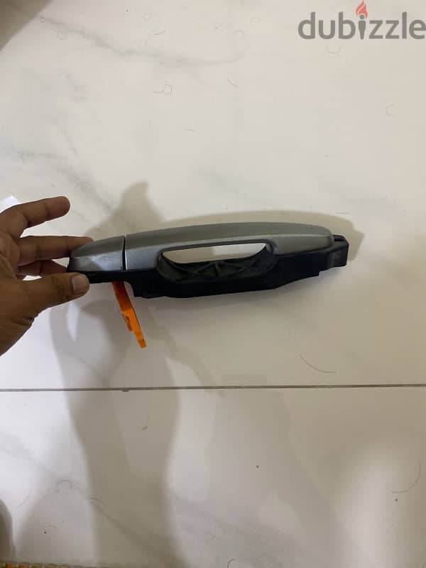 Yaris 2009 model door handle front right side 1