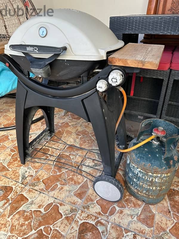 BBQ gas in excellent condition and outdoor furniture 1