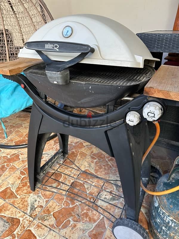 BBQ gas in excellent condition and outdoor furniture 2