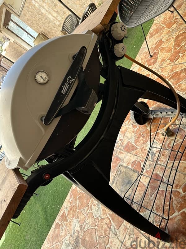 BBQ gas in excellent condition and outdoor furniture 5