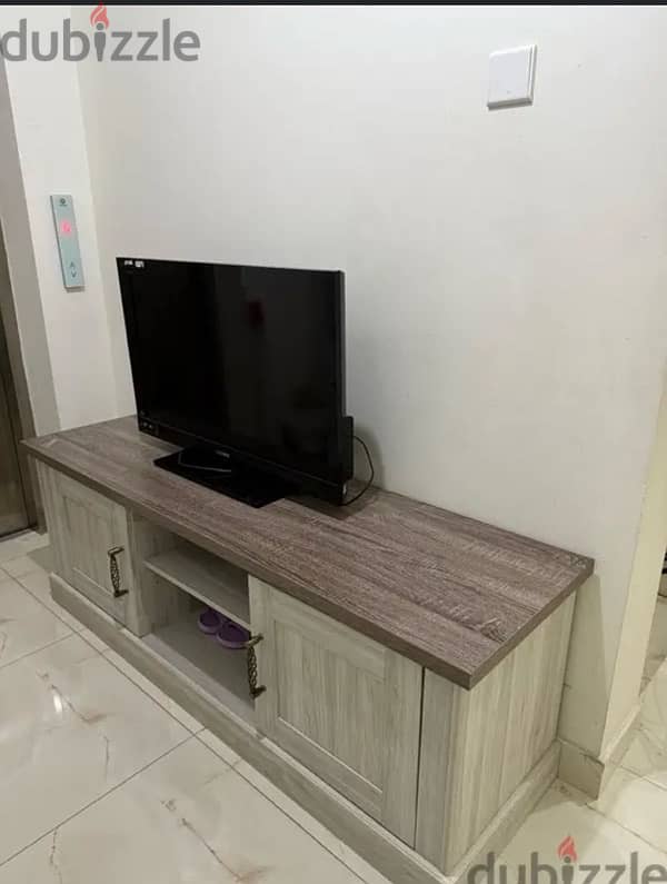 home box Trolley with sony TV 3