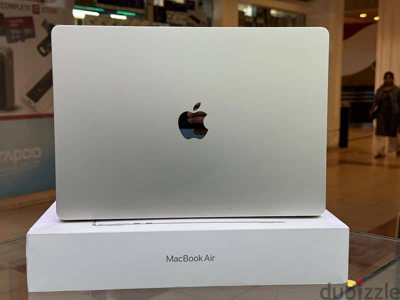 Macbook Air M3 512gb 2024 warrenty till September 2025 Laptop