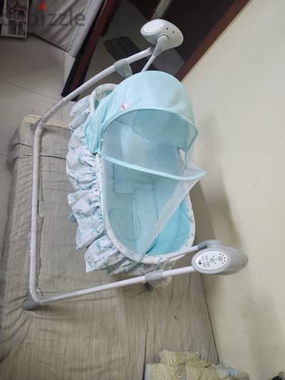 baby cot/ automatic cradle/ walker toy