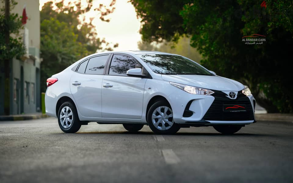 Toyota Yaris 2021 | EXCELLENT CONDITION | UNDER WARRANTY | WHITE 4