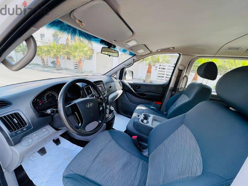 Hyundai H1 Manual gear 2018 model 12 Seater for sale 3