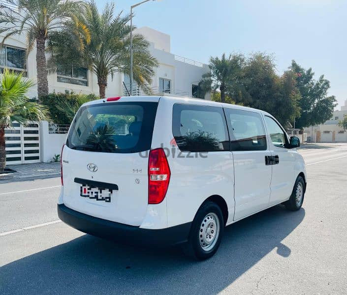 Hyundai H1 Manual gear 2018 model 12 Seater for sale 11