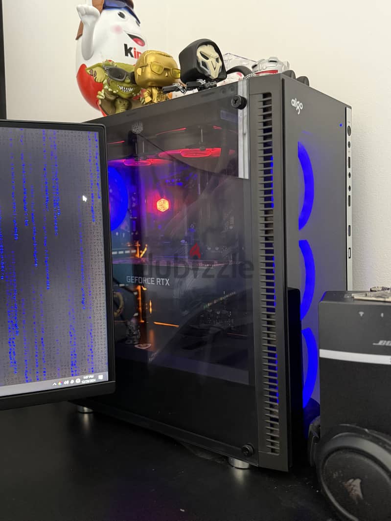 gaming pc for sale with all accessories, Beatiful monitor, and table 3