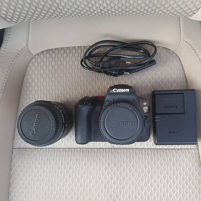 Canon 200D Camera with Directional Mic 0