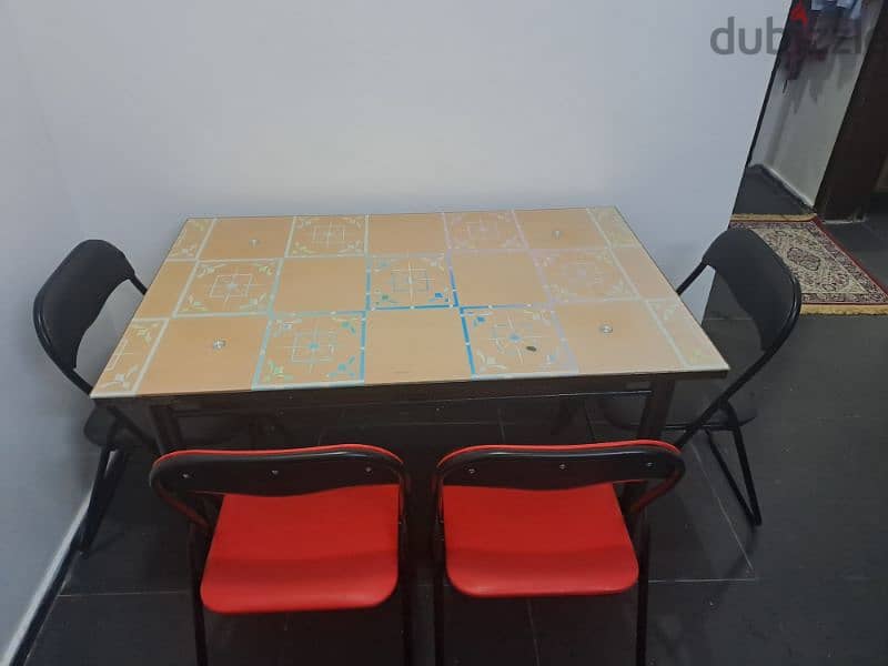 dinning table with fold chairs like new 1