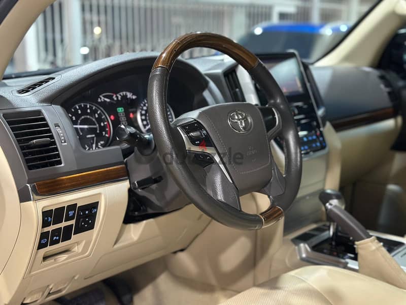 Toyota Land Cruiser 2016 GXR V8 3