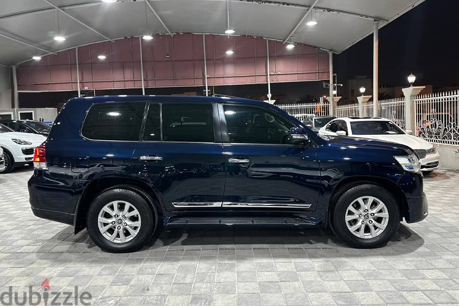 Toyota Land Cruiser 2016 GXR V8 11