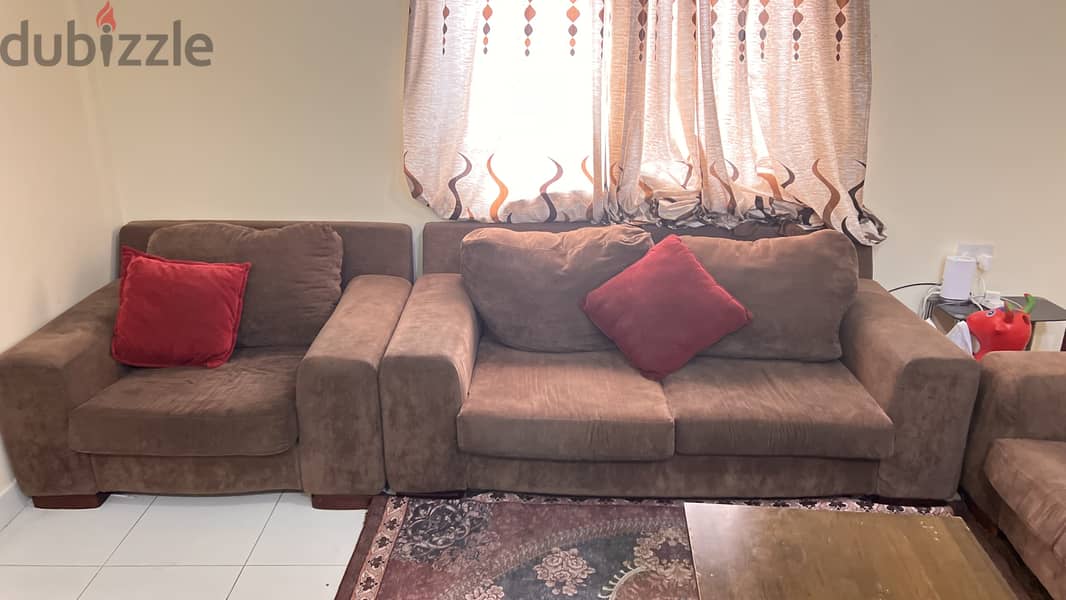 Complete furniture  for faimly for sale in good condition 1