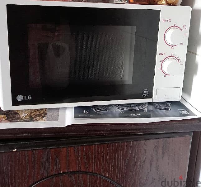 hardly used good condition microwave oven 0