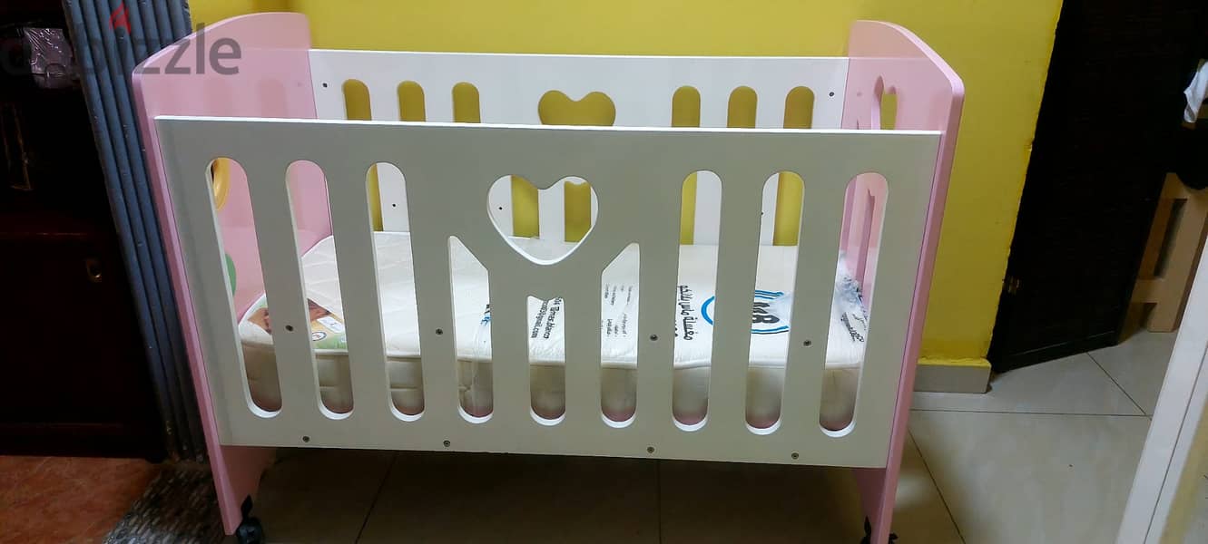 للبيع سرير اطفال بحاله ممتازه baby bed 1