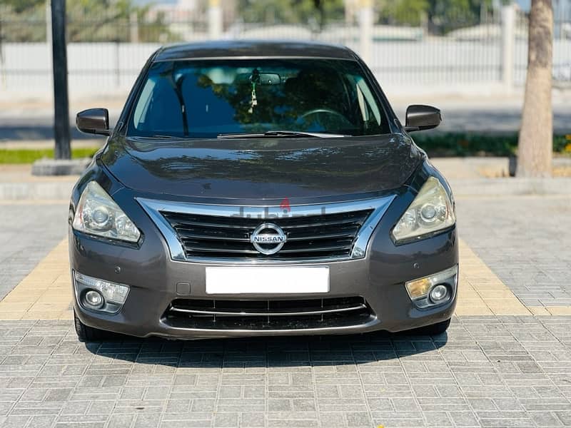 Nissan Altima SV  2014 Model/Full Option/For sale 2