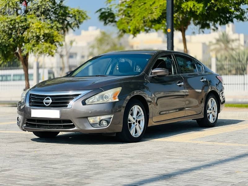 Nissan Altima SV  2014 Model/Full Option/For sale 3