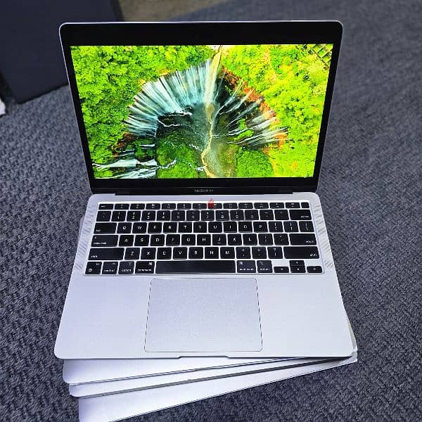 Apple MacBook Air 2020 M1 1