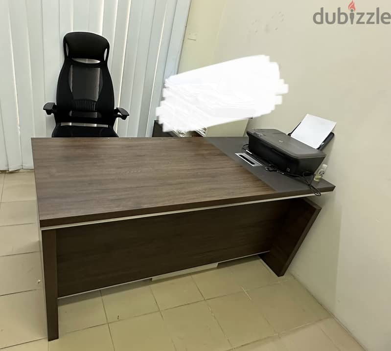 Manager desk for sale 0