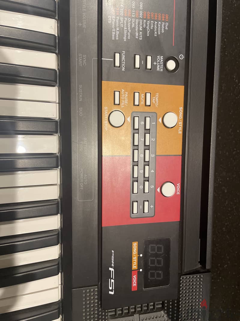 Yamaha psr F51 with adapter 2