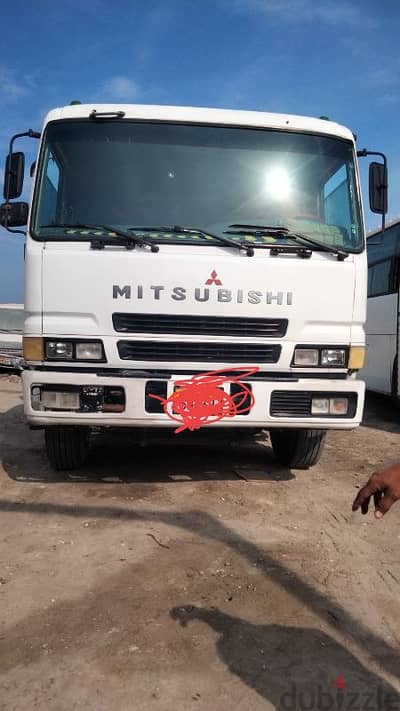 Mitsubishi 2009 model truck 33165287