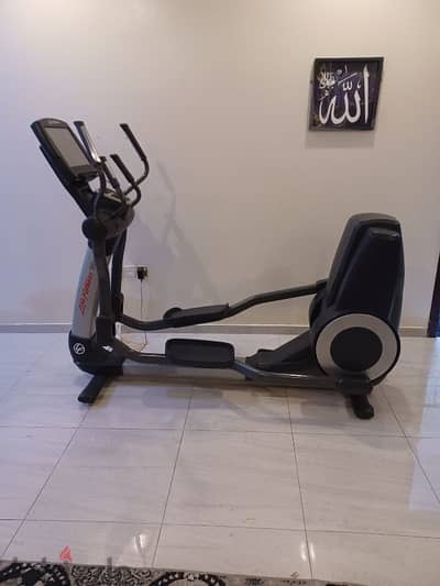 Heavy-duty Life Fitness Elliptical